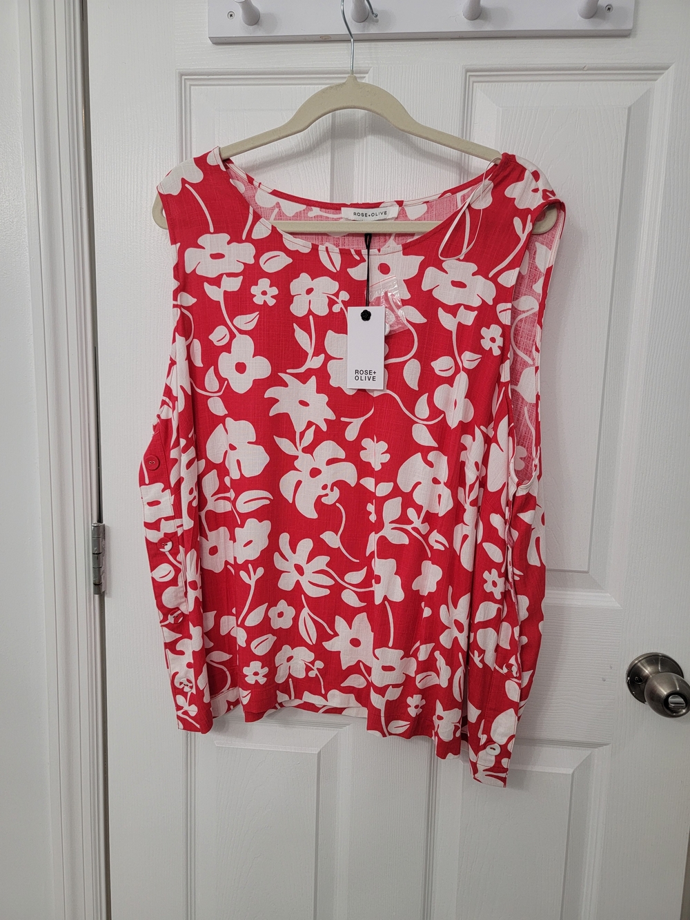 NWT Rose + Olive Red White Floral Rayon Sleeveless Blouse 3X Side Buttons